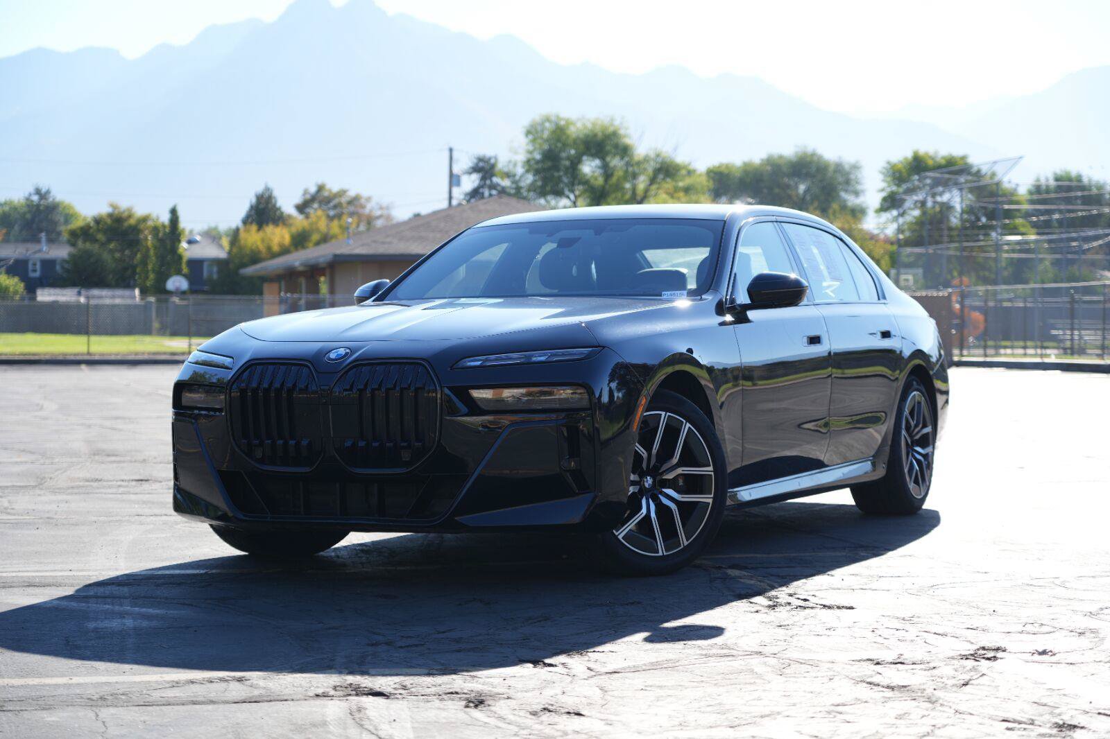 Used 2025 BMW 760i xDrive w/ Executive Package AWD/4WD image 1