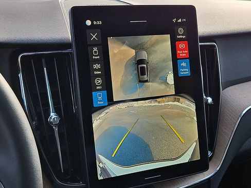 New 2026 Volvo XC60 B5 Plus w/ Protection Package Premier image 17