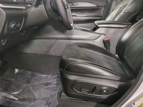 Used 2024 Jeep Grand Cherokee Altitude image 19