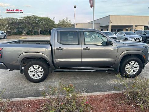 Used 2022 Nissan Frontier SV w/ Technology Package RWD image 5