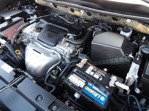 Used 2017 Toyota RAV4 LE FWD image 25