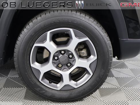 Used 2022 Jeep Compass Trailhawk w/ Sun and Sound Group AWD/4WD image 3