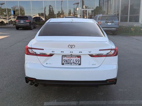 Used 2025 Toyota Camry SE image 18