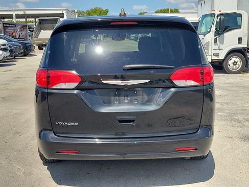 Used 2023 Chrysler Voyager LX FWD image 4