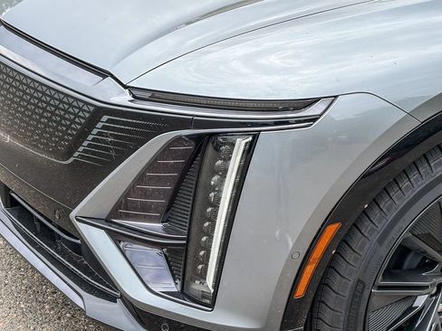 Used 2024 Cadillac Lyriq Sport AWD/4WD image 2