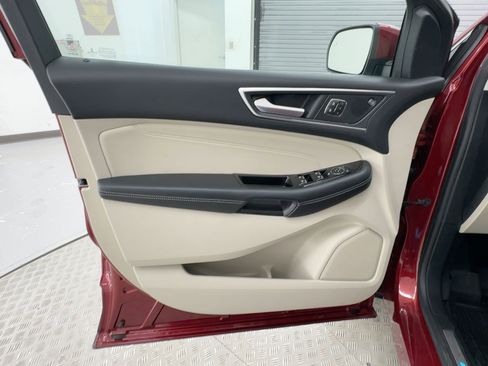 Used 2019 Ford Edge Titanium image 21