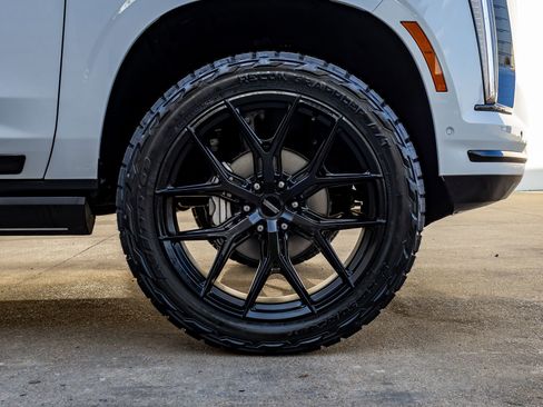 Used 2026 Cadillac Escalade Platinum Sport w/ LPO, ONYX Package image 12