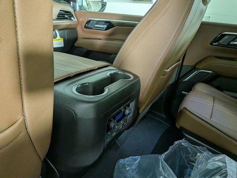 New 2026 Chevrolet Suburban High Country image 32