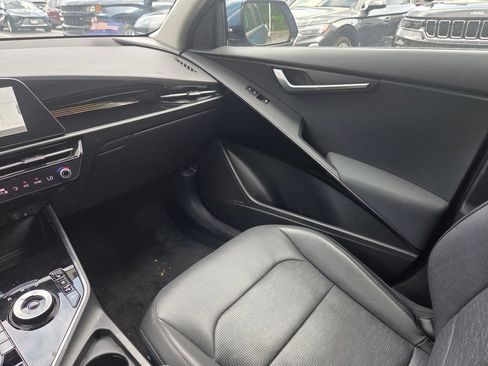 Used 2023 Kia Niro SX Touring FWD image 16