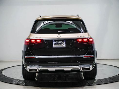 Used 2024 Mercedes-Benz Maybach GLS 600 4MATIC image 3