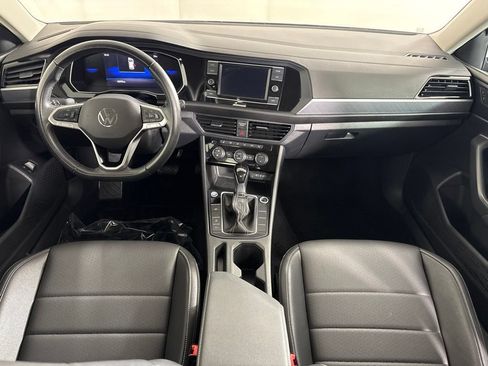 Used 2024 Volkswagen Jetta SE FWD image 16