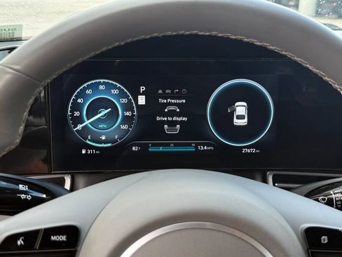 Used 2025 Hyundai Elantra SEL FWD image 16