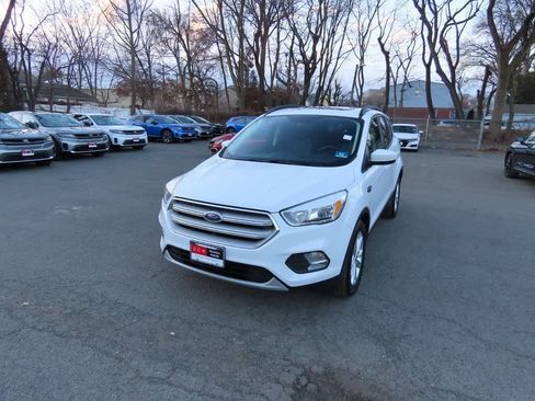 Used 2018 Ford Escape SE image 1