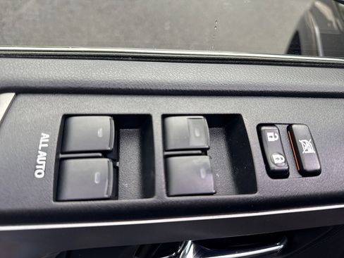 Used 2018 Toyota 4Runner Limited AWD/4WD image 32