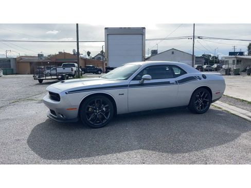Used 2023 Dodge Challenger R/T w/ Plus Package image 7