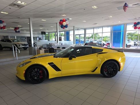 Used 2016 Chevrolet Corvette Z06 w/ 3LZ Preferred Equipment Group RWD image 2
