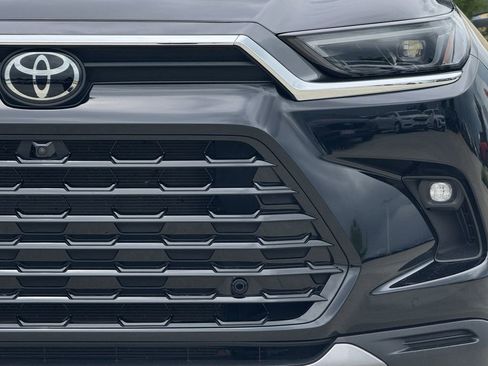 Used 2024 Toyota Grand Highlander AWD image 8