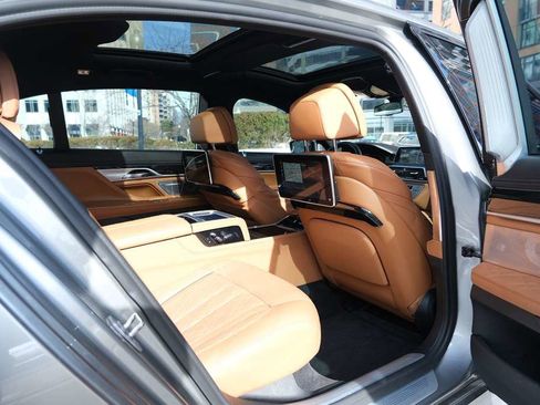 Used 2020 BMW 750i xDrive image 29