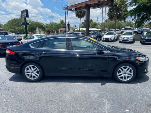 Used 2016 Ford Fusion SE w/ Equipment Group 202A FWD image 6