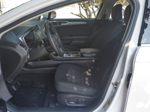 Used 2020 Ford Fusion SE AWD/4WD image 3