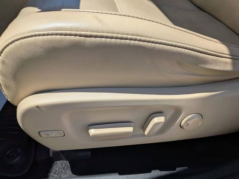 Used 2019 Toyota Highlander XLE AWD/4WD image 25