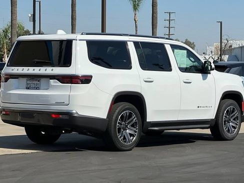 Used 2022 Jeep Wagoneer Series III RWD image 4
