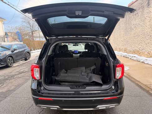 Used 2021 Ford Explorer XLT w/ Equipment Group 202A image 12