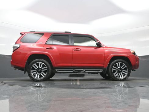 Used 2022 Toyota 4Runner SR5 AWD/4WD image 35