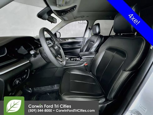 Used 2023 Jeep Grand Cherokee 4WD 4xe image 26