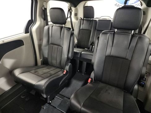 Used 2019 Dodge Grand Caravan SXT w/ Driver Convenience Group image 26