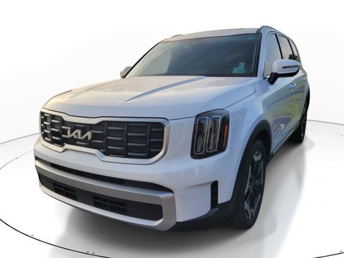 Used 2025 Kia Telluride S FWD image 3