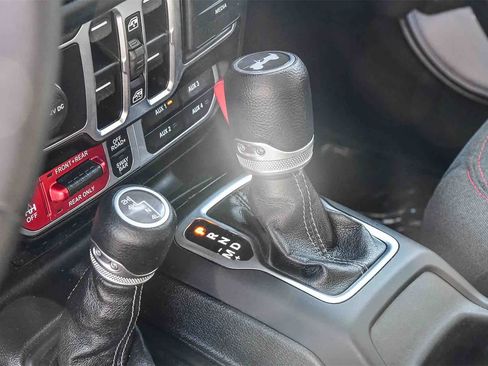 Used 2024 Jeep Wrangler Rubicon image 18