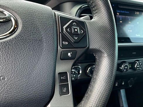 Used 2019 Toyota Tacoma TRD Off-Road image 12
