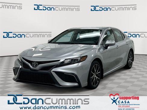 Used 2023 Toyota Camry SE image 1