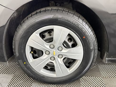 Used 2017 Chevrolet Cruze LS image 34
