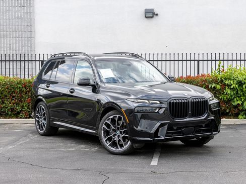 Used 2023 BMW X7 xDrive40i w/ M Sport Package AWD/4WD image 11