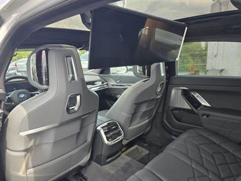 New 2025 BMW i7 xDrive60 w/ Premium Package image 13