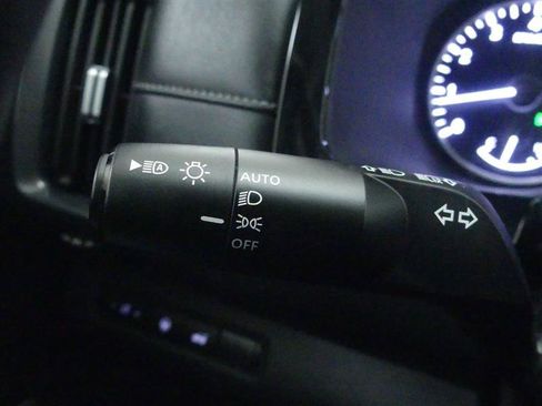 Used 2025 Nissan Pathfinder SL AWD/4WD image 19