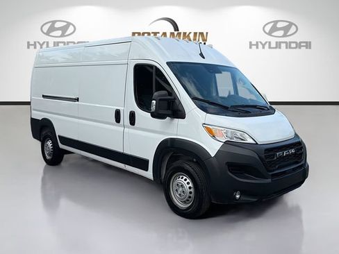 Used 2025 RAM ProMaster 3500 w/ Convenience Group FWD image 3