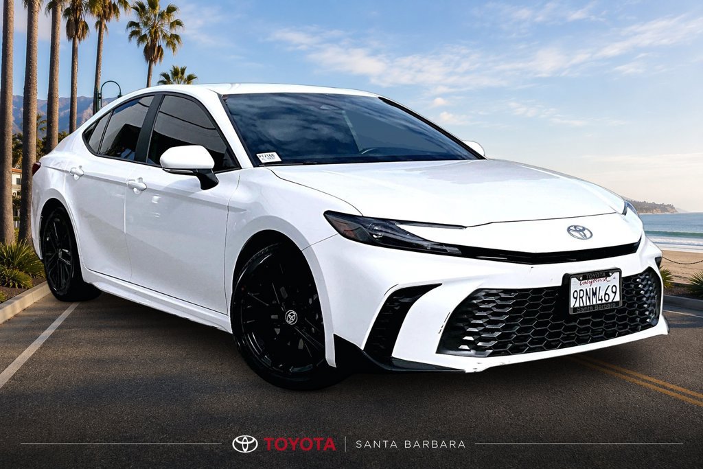 Used 2025 Toyota Camry SE FWD image 1