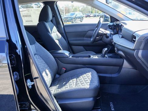 Used 2025 Nissan Kicks SV w/ Charging Package image 8