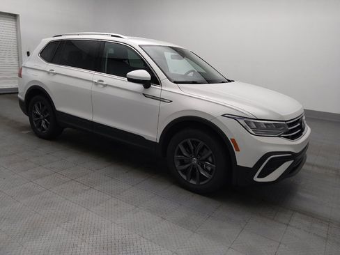 Used 2022 Volkswagen Tiguan SE FWD image 11