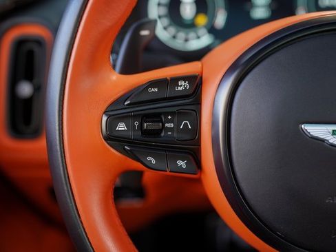 Used 2022 Aston Martin DBX image 29