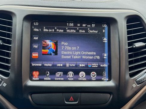 Used 2016 Jeep Cherokee Limited w/ Luxury Group image 10