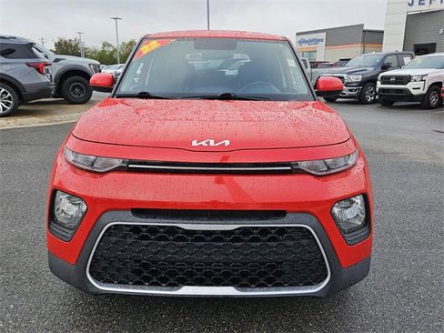 Used 2022 Kia Soul LX image 2