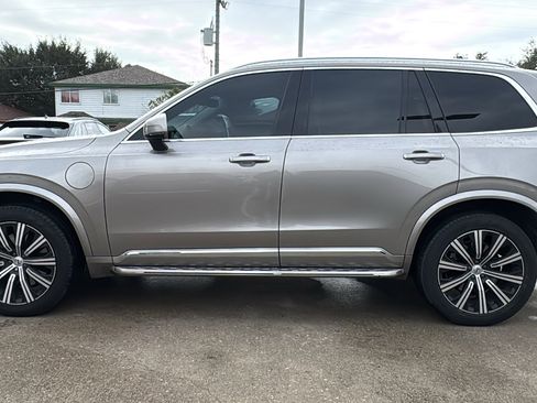 Used 2022 Volvo XC90 T8 Inscription image 4