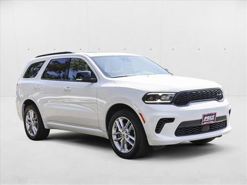 Used 2024 Dodge Durango GT image 3