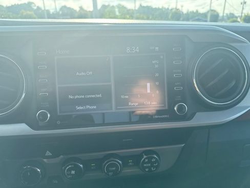 Used 2020 Toyota Tacoma SR5 AWD/4WD image 11