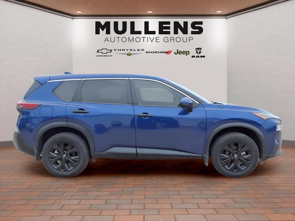 Used 2022 Nissan Rogue SV FWD image 4