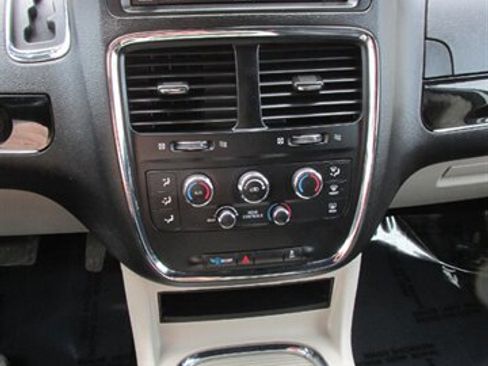 Used 2019 Dodge Grand Caravan SXT image 24